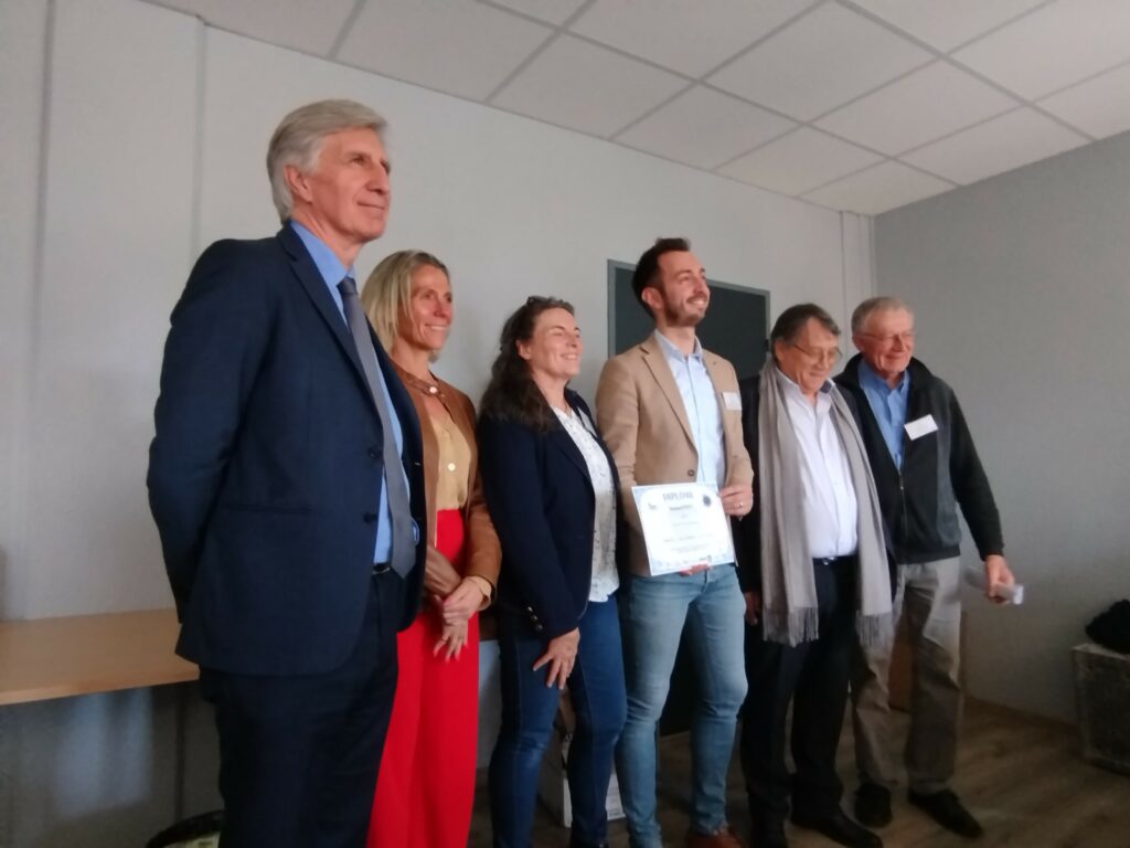 Remise du prix "Samuel Paty, se construire citoyen" à l'école Les Tilleuls de Saint Just-Saint Rambert