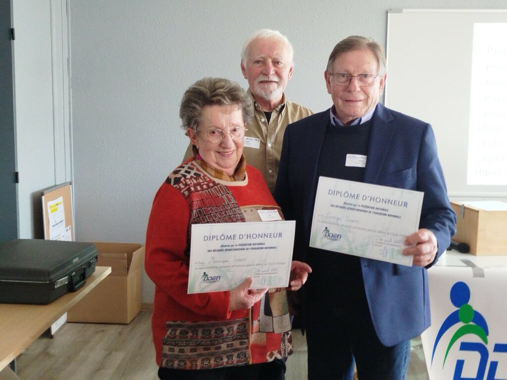 Remise des diplômes d'honneur
